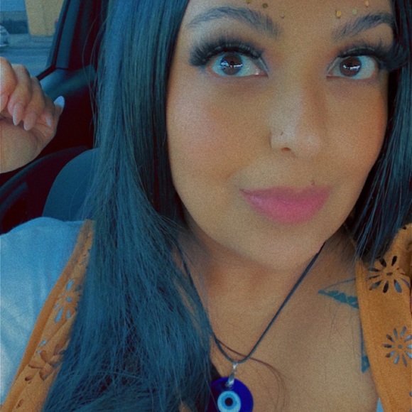 Meet your Posher, Amanda - Picture 3 of 3